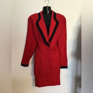 Lois Snyder Dani Max Women’s 2ps w/blk trimmed lapel & cuffs & Removable Lapel